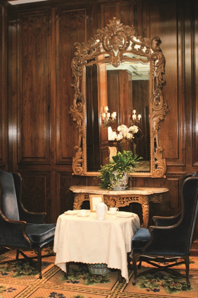 發展於皇室貴族的歐式古典風格,也容易隨朝代更迭而轉