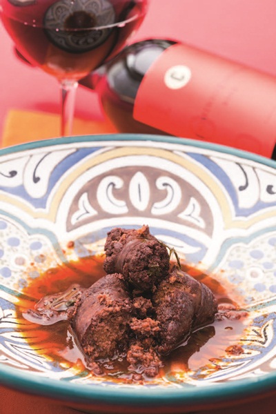 要把西班牙佳節風味傳香到台灣，那不可缺少的絕對是伊