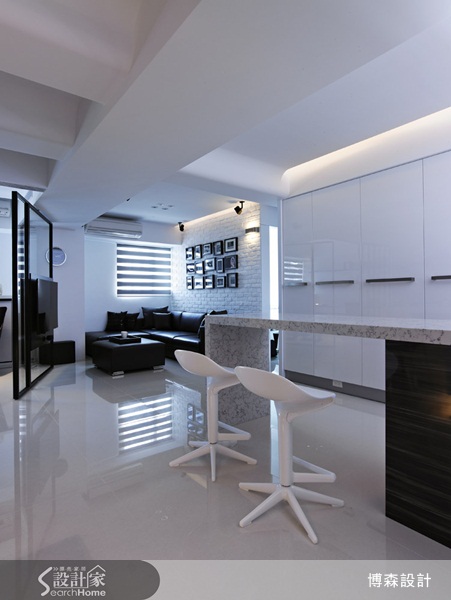 為和父母住得近,彼此可互相照應,年輕的屋主夫婦,買