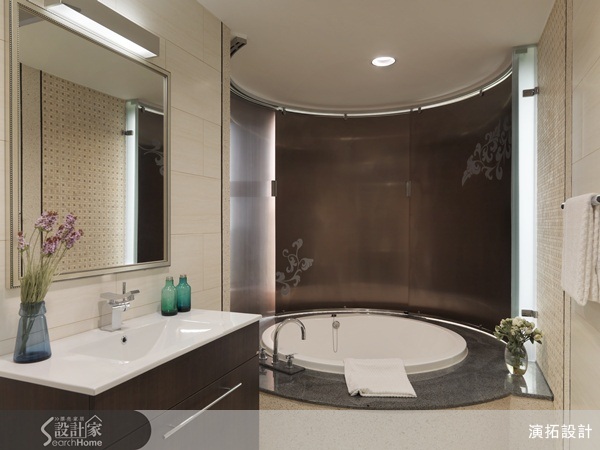 坐落於淡水高爾夫球場旁的這棟景觀住宅,因高度與地點