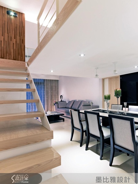 現代風、挑高、黑白配色、水晶燈、樓梯設計
