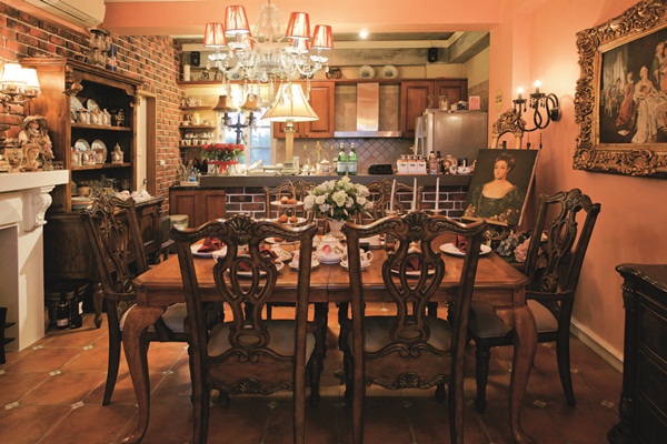 第一次看見Ivy的家──英格蘭小古堡，是在網路上閒晃的時候，標準英國湖區的石頭屋外型，以經典的古典風噴泉、微微泛紅的落羽松，和清淺的小水池作為前景，當時還以為是部落格主人，正跟網友們分享國外旅遊的照片，細讀之下才發現，原來它位於宜蘭五結鄉。驚訝之餘，也讓我決定要一探照片的真偽。