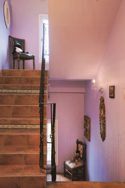 第一次看見Ivy的家──英格蘭小古堡，是在網路上閒晃的時候，標準英國湖區的石頭屋外型，以經典的古典風噴泉、微微泛紅的落羽松，和清淺的小水池作為前景，當時還以為是部落格主人，正跟網友們分享國外旅遊的照片，細讀之下才發現，原來它位於宜蘭五結鄉。驚訝之餘，也讓我決定要一探照片的真偽。