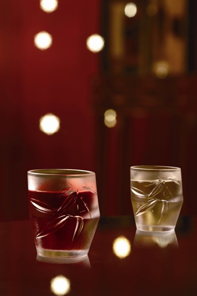 竹，給人安靜正直的氣質，一步一節，直立向上的形象，