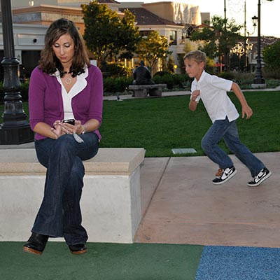 你有沒有看過這樣的畫面?一個小朋友哭著在大馬路上,