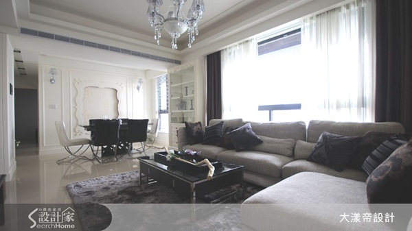 過去印象中的古典風格,大多給人華麗又繁複的形象,但對於性格低調,但又喜歡古典風元素的人而言,又未免顯得太over,於是設計師幫古典風「減重」了,讓「新輕古典風」滿足你的需求吧!