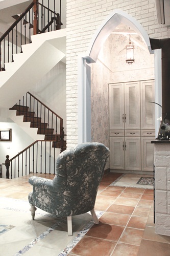 所謂「歐風」，涵蓋了傳統古典、新古典、Art Deco、美式古典、英式殖民、時尚法式、都鐸王朝等居家風格，其實這些源自歐洲各地的風格，本是脈絡相承且互相影響，因此，只要抓對基本的共通元素及佈置中心概念，就能打造浪漫又獨特的「歐風」居家。