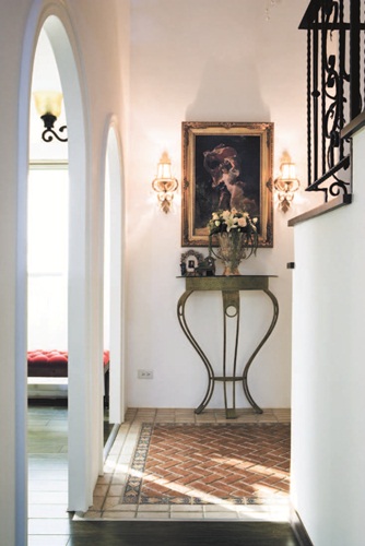 所謂「歐風」，涵蓋了傳統古典、新古典、Art Deco、美式古典、英式殖民、時尚法式、都鐸王朝等居家風格，其實這些源自歐洲各地的風格，本是脈絡相承且互相影響，因此，只要抓對基本的共通元素及佈置中心概念，就能打造浪漫又獨特的「歐風」居家。