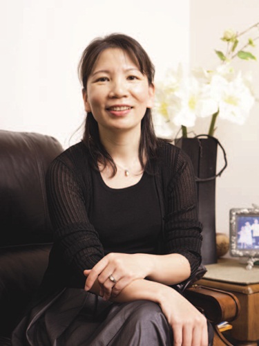 本文特別針對目前國內住宅最常使用的地板建材，綜合兩