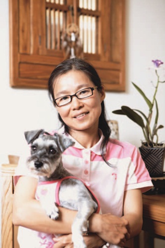 本文特別針對目前國內住宅最常使用的地板建材，綜合兩