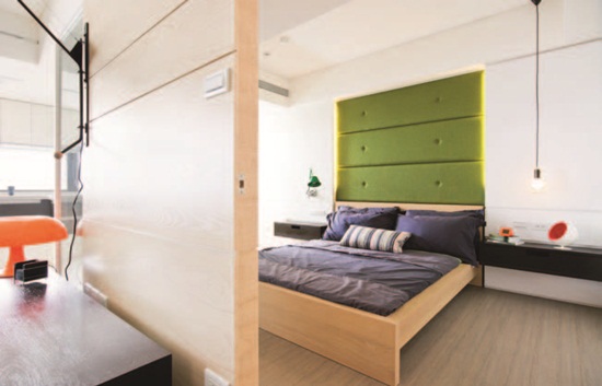 浴室緊臨廚房，而且完全無採光，客餐廳又太大，位移廚