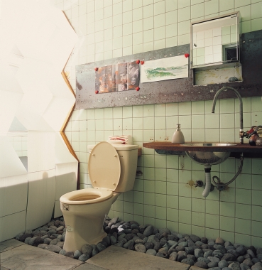 馬桶內、外絕不可以漏水；如果是馬桶內水箱漏水，小心