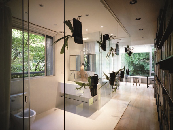 設計師顛覆了傳統隔間思維，透過開放的空間設計，引進