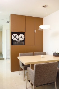 餐廳對到廁所門是現代空間中常見的狀況之一，在格局上