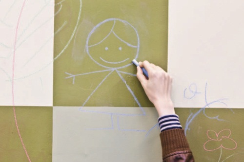 談起黑板漆,多數人的印象,應該還是停留在教室的黑板