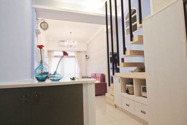 一個提供兩姐妹居住的房子，可以被如何想像呢？在這個