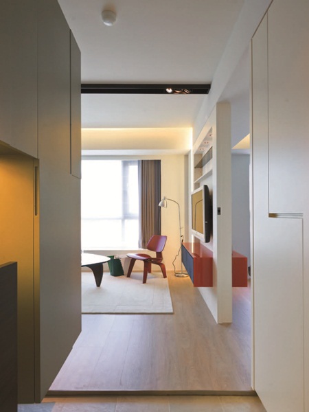 狹長老屋坪數相當小,本來隔為3間套房作為出租用,決