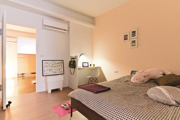 小四房整合為兩大房，陰暗擁擠的老屋變得明亮開朗。保