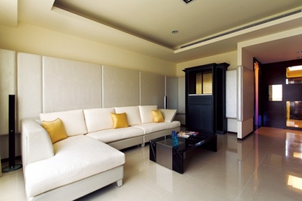 一般住家房子多會設置神位，用來功奉神明與祖先，但神