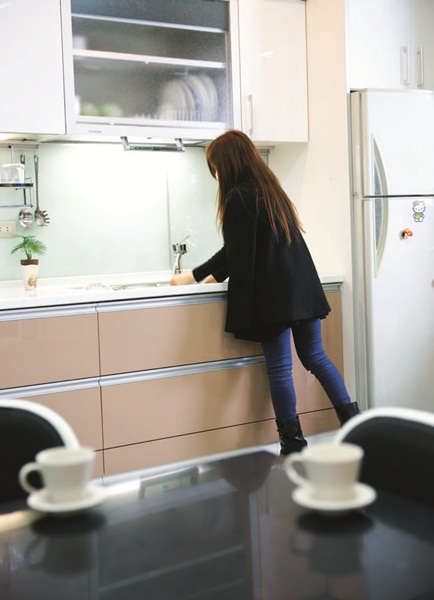 西式廚具設備整潔大方又具設計感,看得讓人好不心動,