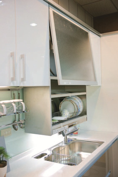 西式廚具設備整潔大方又具設計感,看得讓人好不心動,