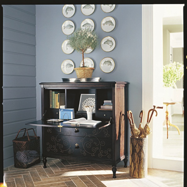 新古典主義起源於對古典主義的反動,加上當時其各國對藝術與美感的追尋,以及龐貝城的出土,融合了眾多元素而有了典雅細緻的風格產生。