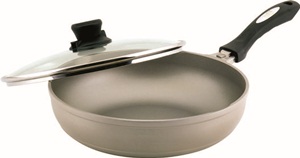 廚房裡絕對少不了的鍋子就是「不沾鍋」！過往很多人對