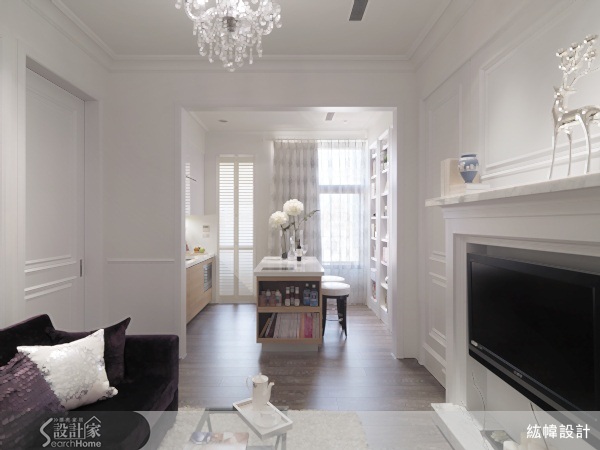 兼具建築師與室內設計雙重身分的設計師，在空間規劃時，不僅可以用室內設計的角度為出發點，創造出更符合人性的使用空間；規劃室內空間時，則會引用自然環境元素，讓兩者融會貫通，擷取優點，打造出更自然、人文的生活空間。