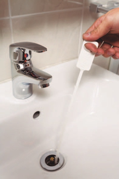 潮濕的浴室最容易孳生黴菌和異味，用對方法和用具讓廁所也滿室芳香！浴室的清潔範圍包含：浴缸、龍頭、面盆、馬桶、磁磚等，將這些地方打理好，在衛浴空間就變成超享受的事。  插入圖01