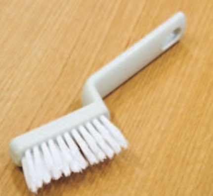 潮濕的浴室最容易孳生黴菌和異味，用對方法和用具讓廁