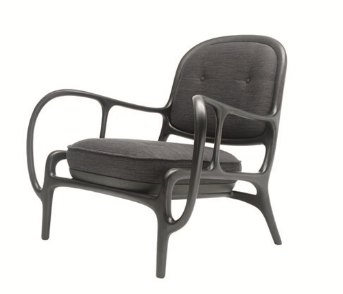 Butterfly Stool蝴蝶椅。結合了「天」字和日本鳥居神