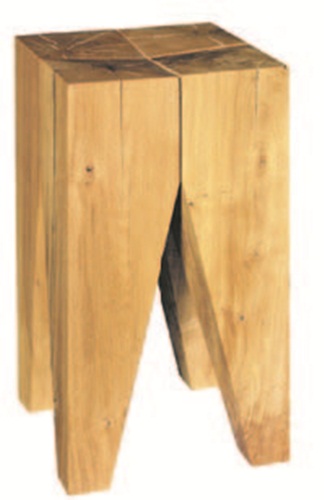 Butterfly Stool蝴蝶椅。結合了「天」字和日本鳥居神