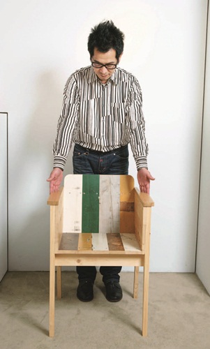 Butterfly Stool蝴蝶椅。結合了「天」字和日本鳥居神