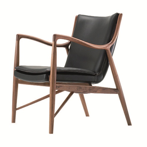 Butterfly Stool蝴蝶椅。結合了「天」字和日本鳥居神