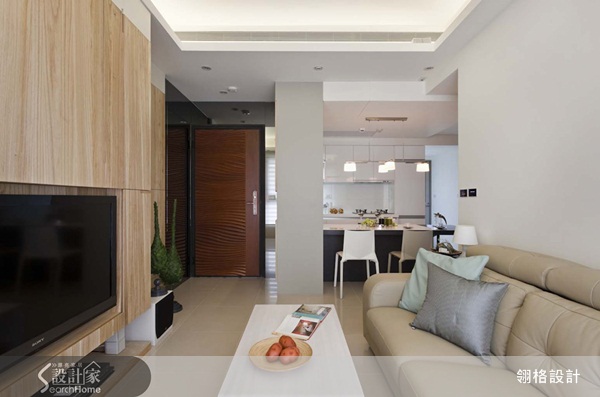 年輕夫妻買下了小坪數的新成屋當作新房，雖然空間小，