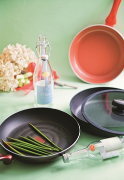 煎煮食物所產生的沾鍋問題,曾經困擾許多媽媽婆婆們,