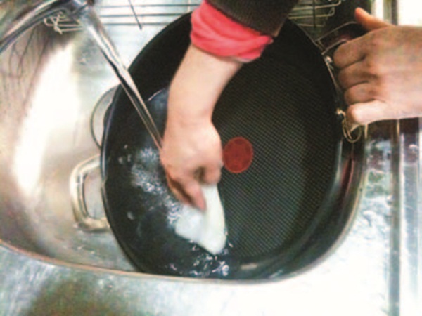 煎煮食物所產生的沾鍋問題,曾經困擾許多媽媽婆婆們,