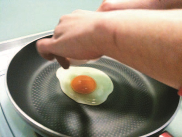 煎煮食物所產生的沾鍋問題,曾經困擾許多媽媽婆婆們,