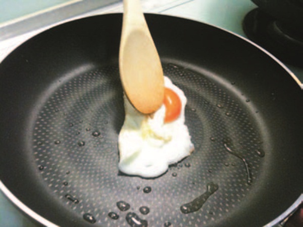 煎煮食物所產生的沾鍋問題,曾經困擾許多媽媽婆婆們,