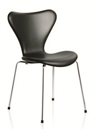 出自於丹麥建築設計師Arne Jacobsen之手，完美結合了