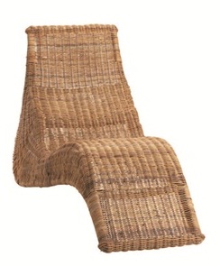 出自於丹麥建築設計師Arne Jacobsen之手，完美結合了