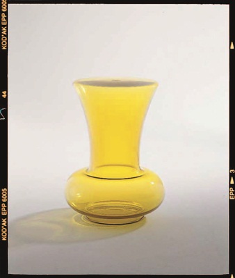 出自於丹麥建築設計師Arne Jacobsen之手，完美結合了