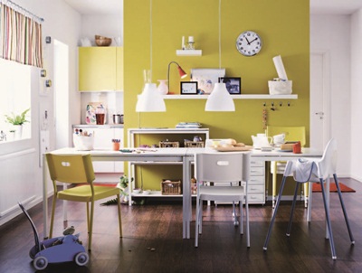 低明度、沉穩的紅色,蘊含著紅色原有的能量和熱情向上