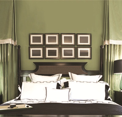 低明度、沉穩的紅色,蘊含著紅色原有的能量和熱情向上