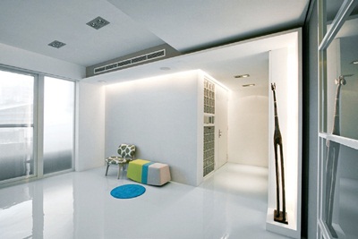 低明度、沉穩的紅色,蘊含著紅色原有的能量和熱情向上