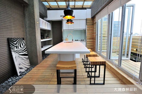 小坪數、露天庭園、露台、中島廚房、樑柱、室內無障礙空間、輪椅進出