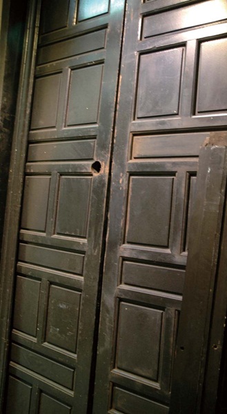 許多人喜歡木材質的觸感溫潤,但考量木素材的價格及維