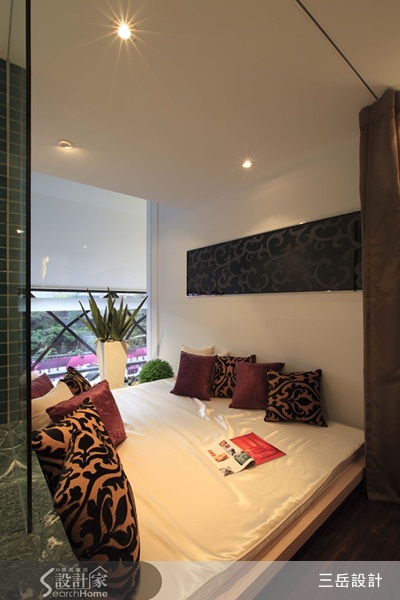 這間座落在台北市其實只有12坪的小公寓,是身為單身女