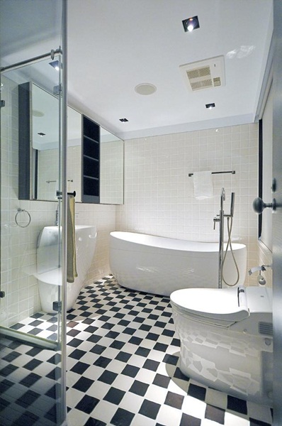 不同於化妝檯多是坐著使用，衛浴鏡櫃因為使用時多是以