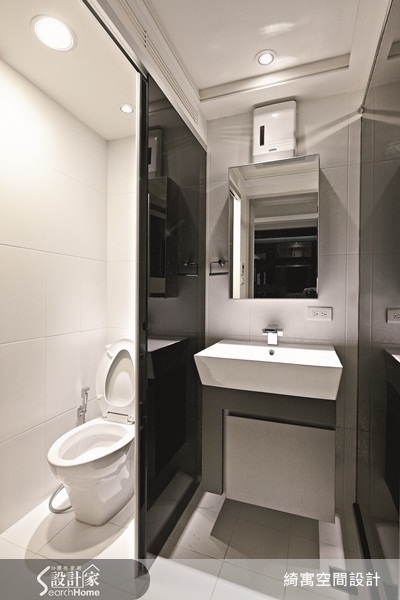 本案是間30年的華廈，原始格局因切割得過於零碎，不僅